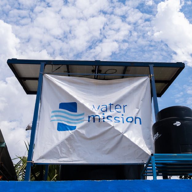 Do use consistent building color and accents